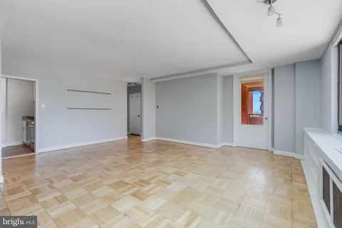 $220,000 | 1021 Arlington Boulevard, Unit 742, Arlington, VA 22209