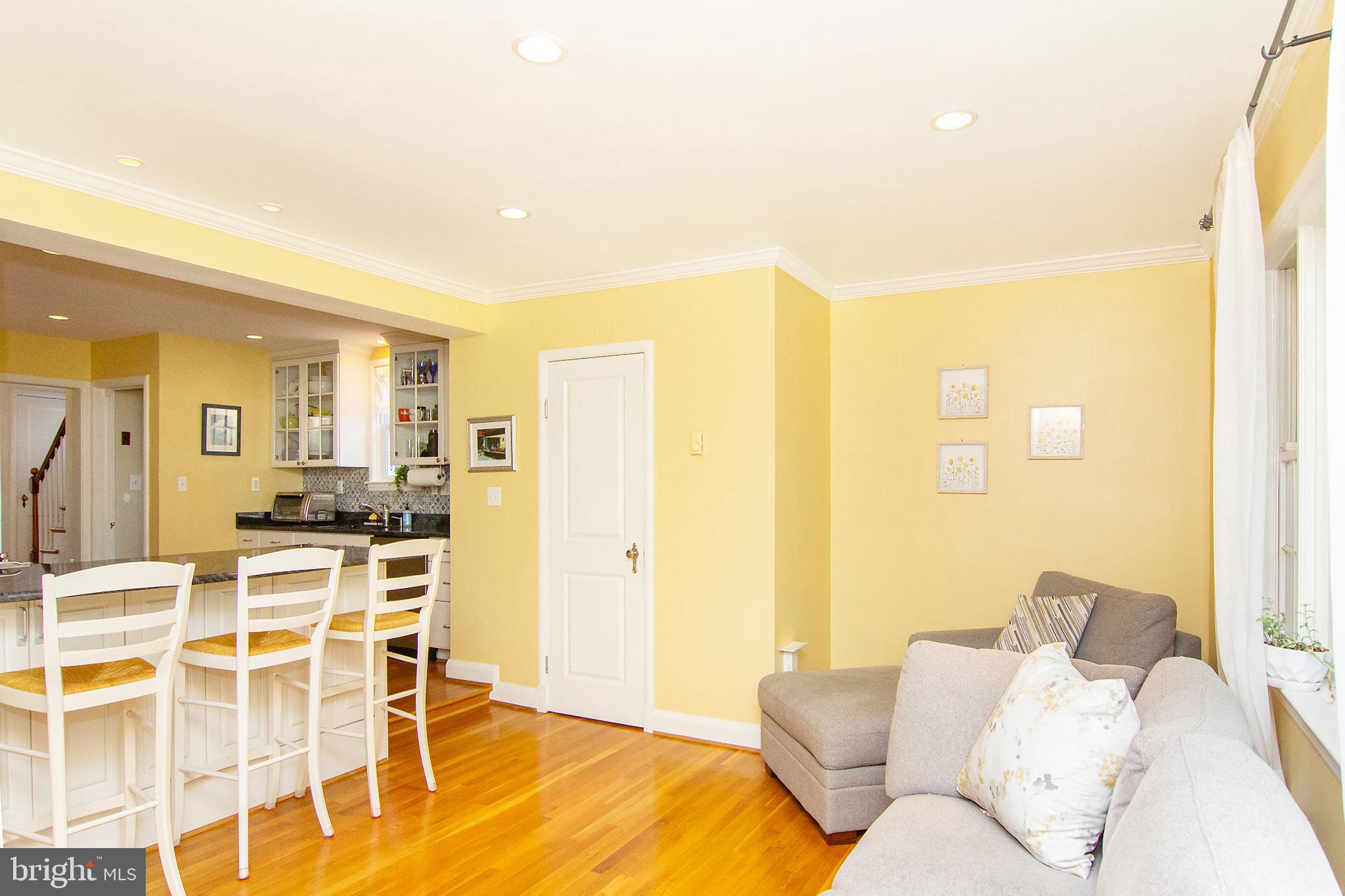 636 Overbrook Road Baltimore, MD 21212 - Photo 16 of 38 a living room with furniture and a table