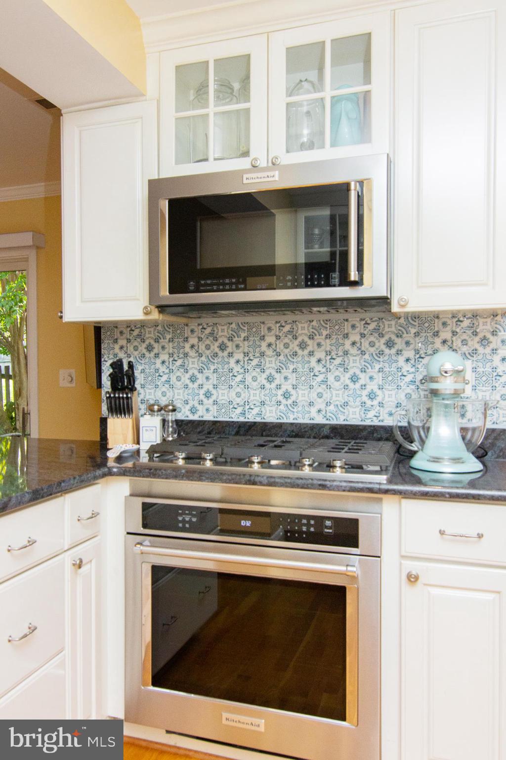 636 Overbrook Road Baltimore, MD 21212 - Photo 17 of 38 a stove top oven sitting inside of a kitchen