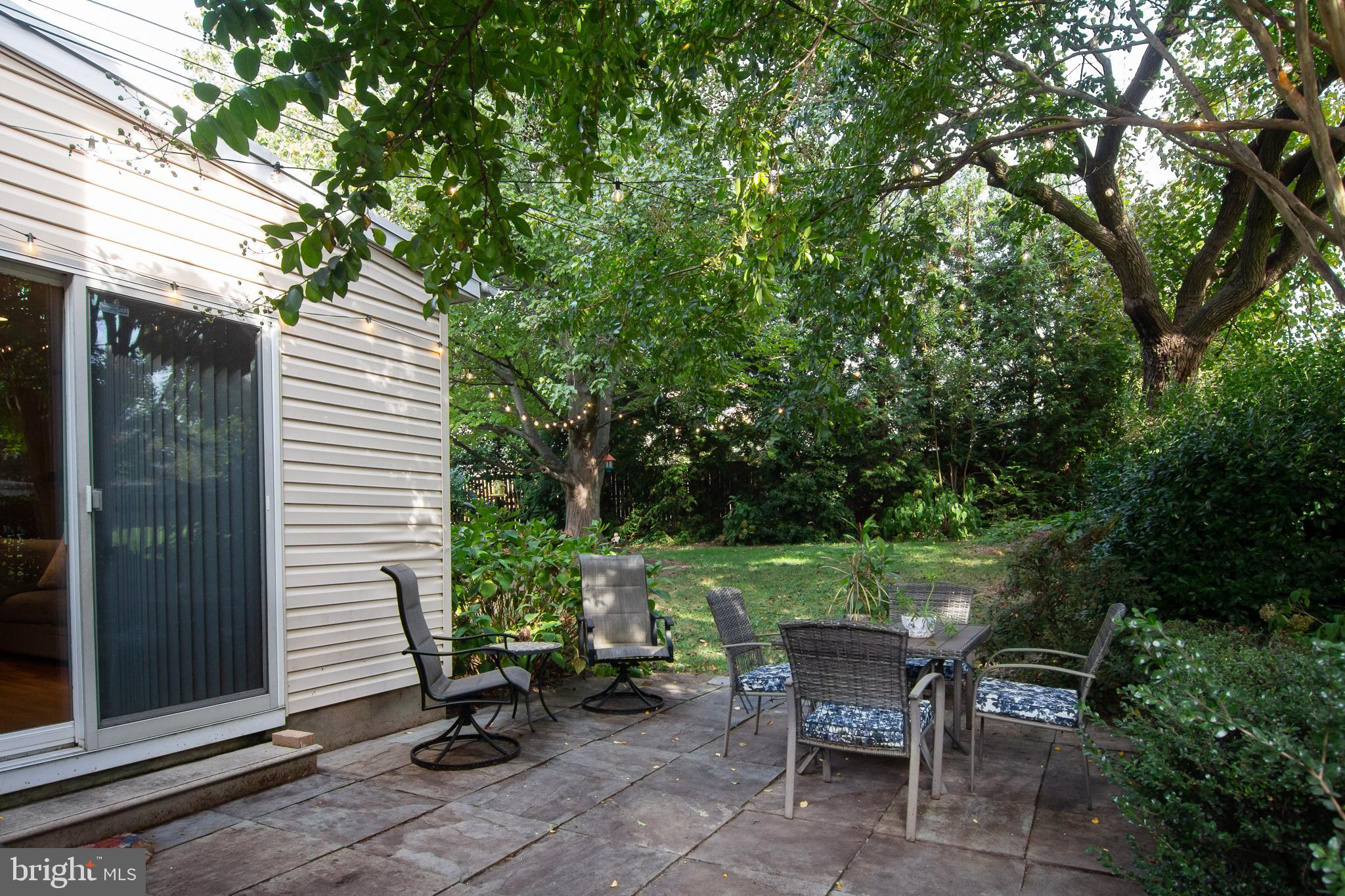 636 Overbrook Road Baltimore, MD 21212 - Photo 34 of 38 a backyard of a house with outdoor seating