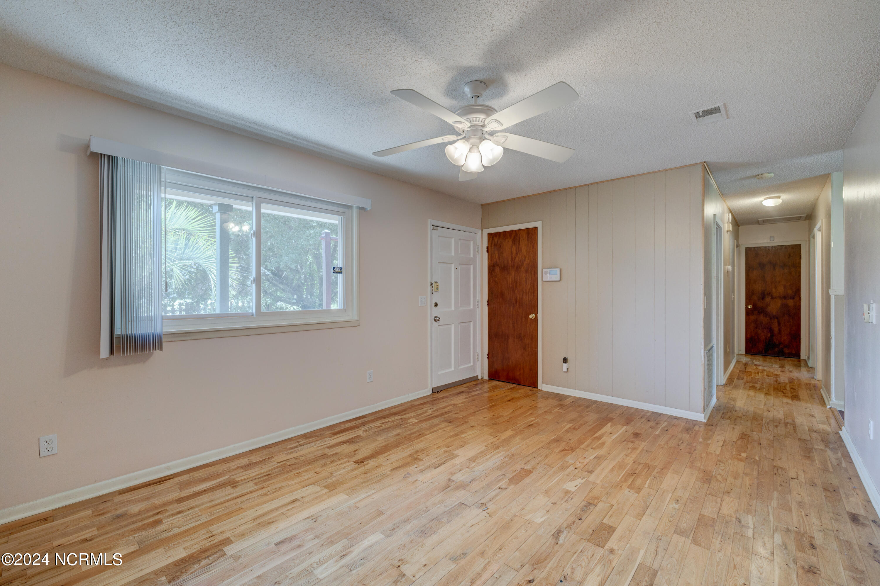 218 Cathay Road Wilmington, NC 28412 - Photo 11 of 45 LIVING ROOM