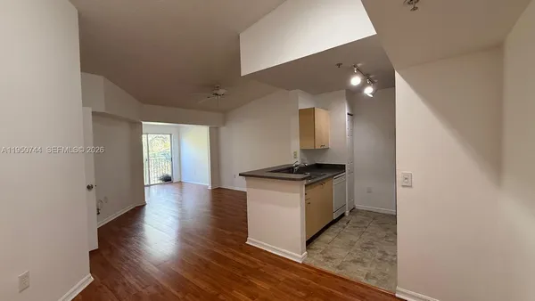 $1,925 | 2494 Centergate Drive, Unit 305, Miramar, FL 33025