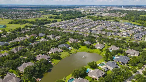 $900,000 | 1110 Lake Grayson Drive, Katy, TX 77494