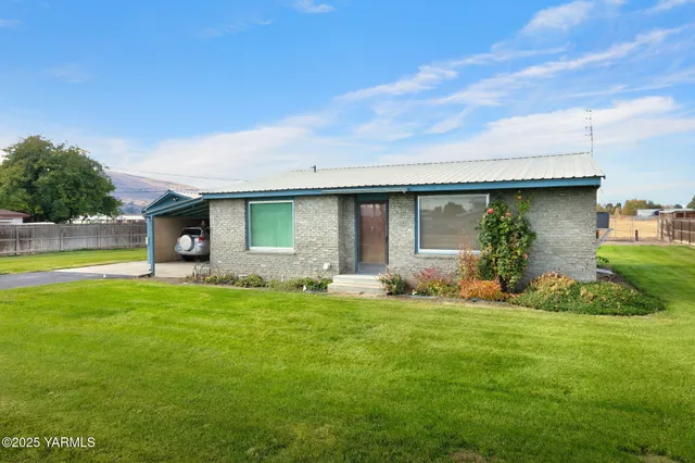 $320,000 | 2608 South 16th Avenue, Yakima, WA 98903