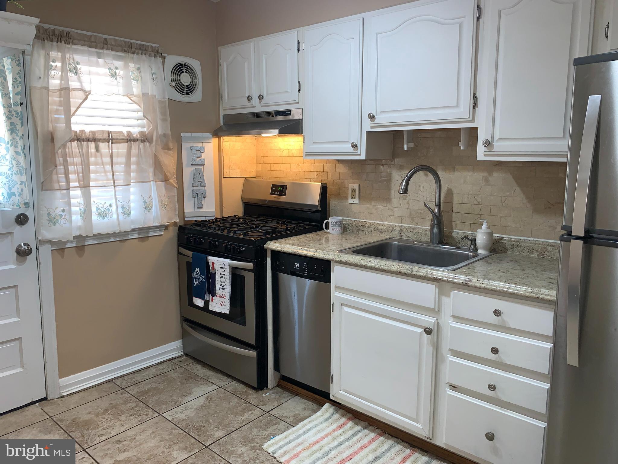 8646 Oak Road Baltimore, MD 21234 - Photo 11 of 37 KITCHEN