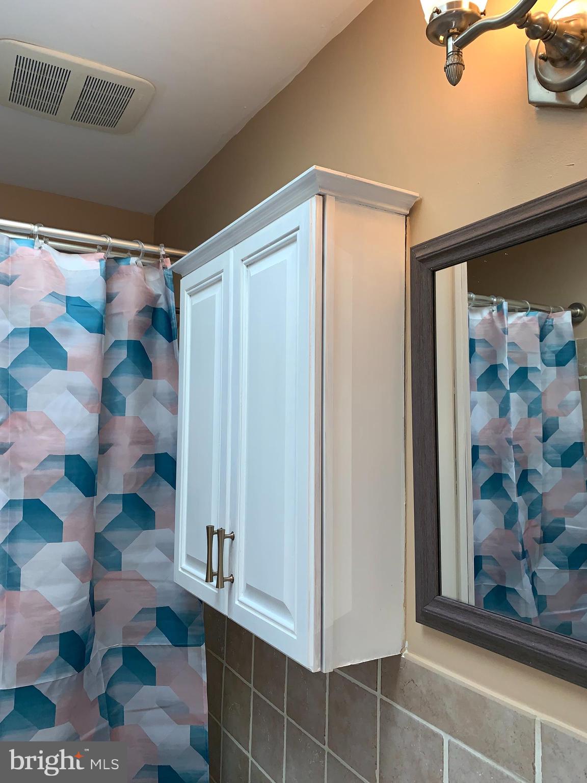 8646 Oak Road Baltimore, MD 21234 - Photo 21 of 37 UPPERLEVEL BATHROOM