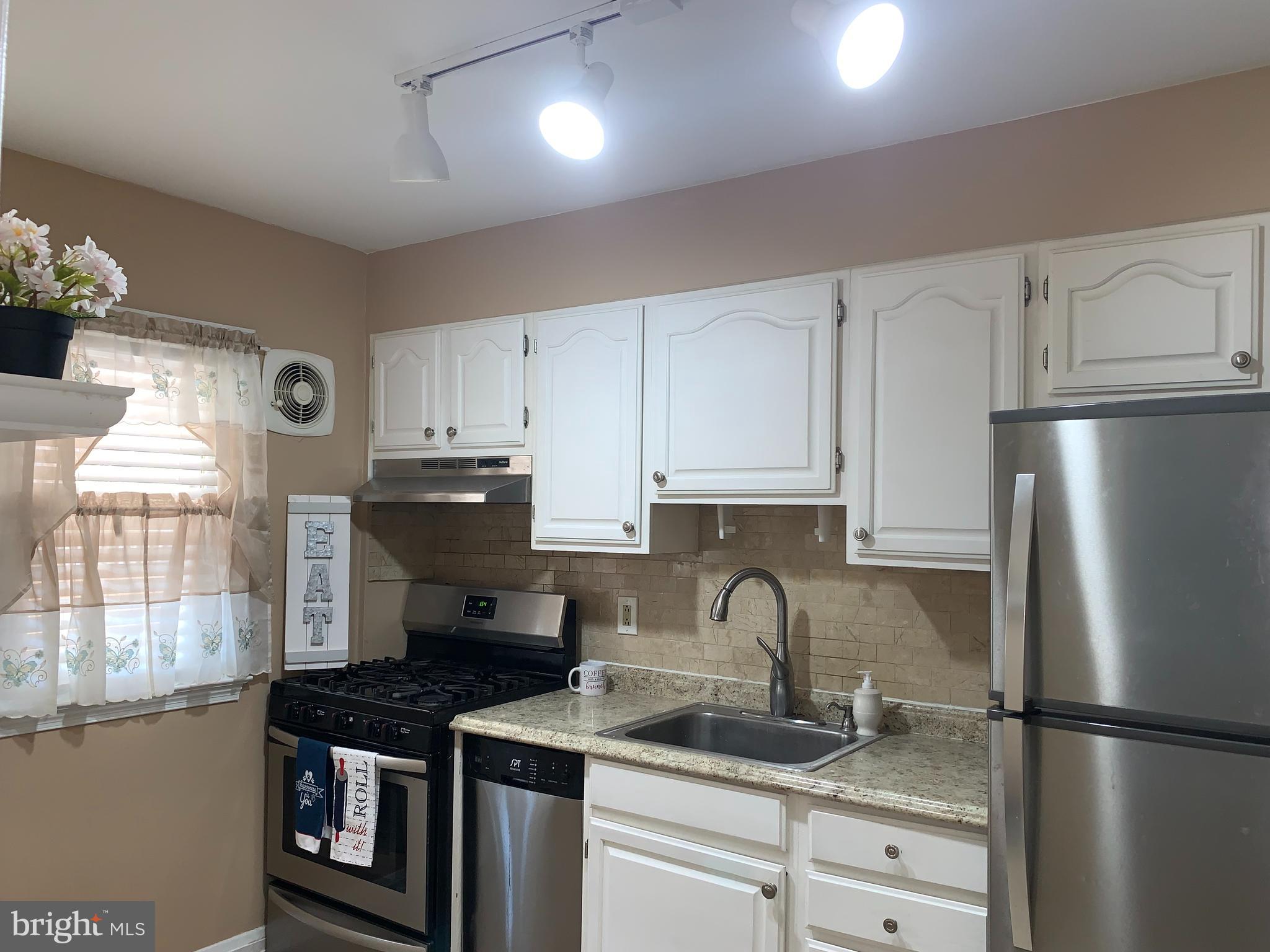 8646 Oak Road Baltimore, MD 21234 - Photo 7 of 37 KITCHEN