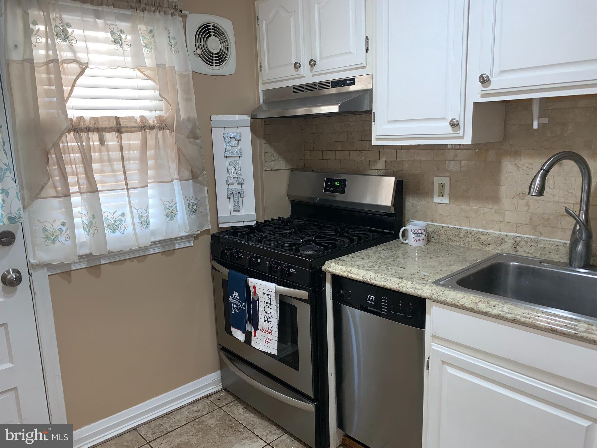 8646 Oak Road Baltimore, MD 21234 - Photo 8 of 37 KITCHEN