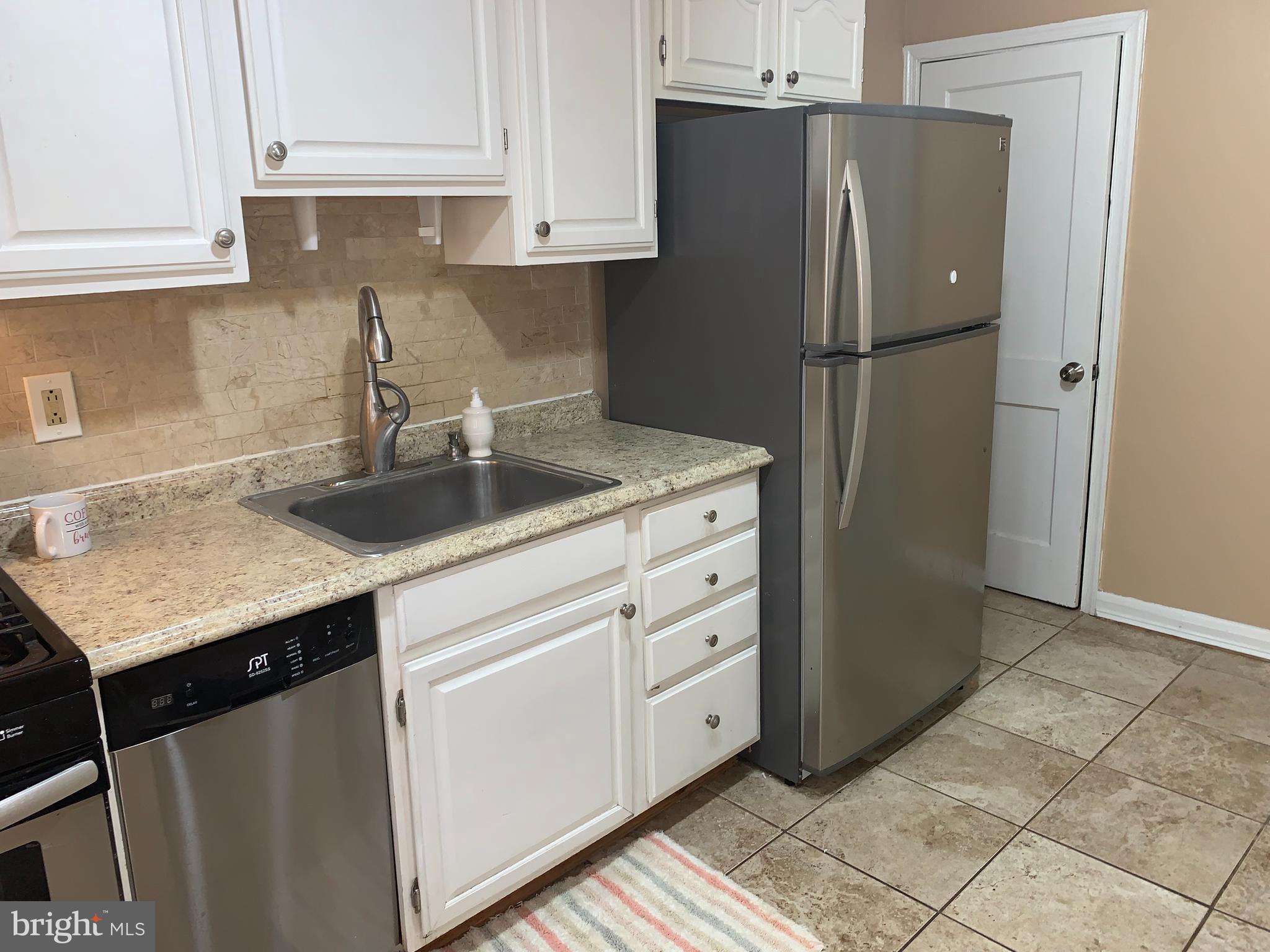 8646 Oak Road Baltimore, MD 21234 - Photo 9 of 37 KITCHEN