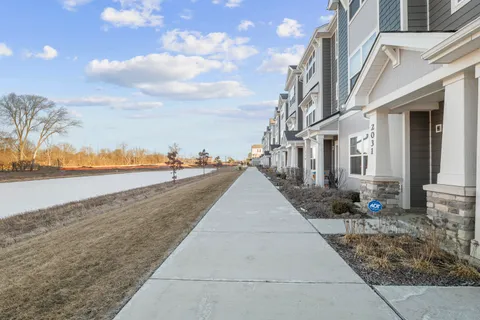 $425,000 | 2031 Sequoia Avenue, Mundelein, IL 60060