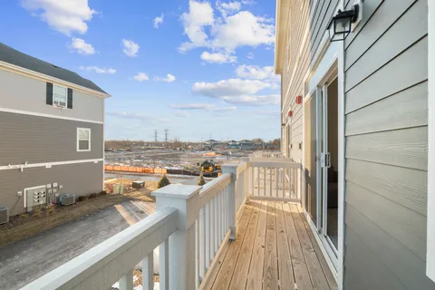 $425,000 | 2031 Sequoia Avenue, Mundelein, IL 60060