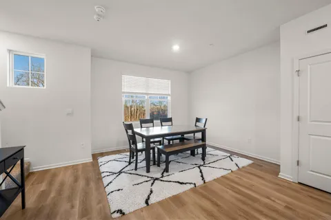 $425,000 | 2031 Sequoia Avenue, Mundelein, IL 60060