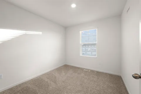 $425,000 | 2031 Sequoia Avenue, Mundelein, IL 60060