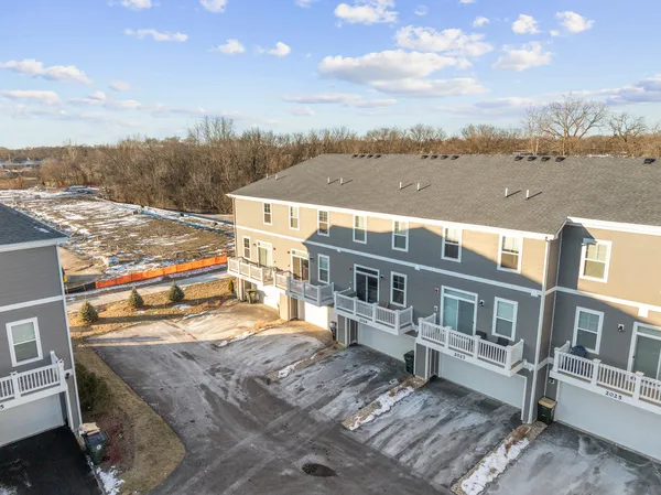 $425,000 | 2031 Sequoia Avenue, Mundelein, IL 60060