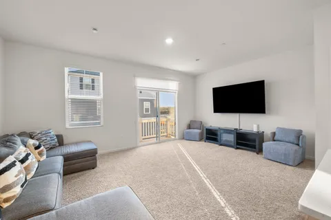 $425,000 | 2031 Sequoia Avenue, Mundelein, IL 60060