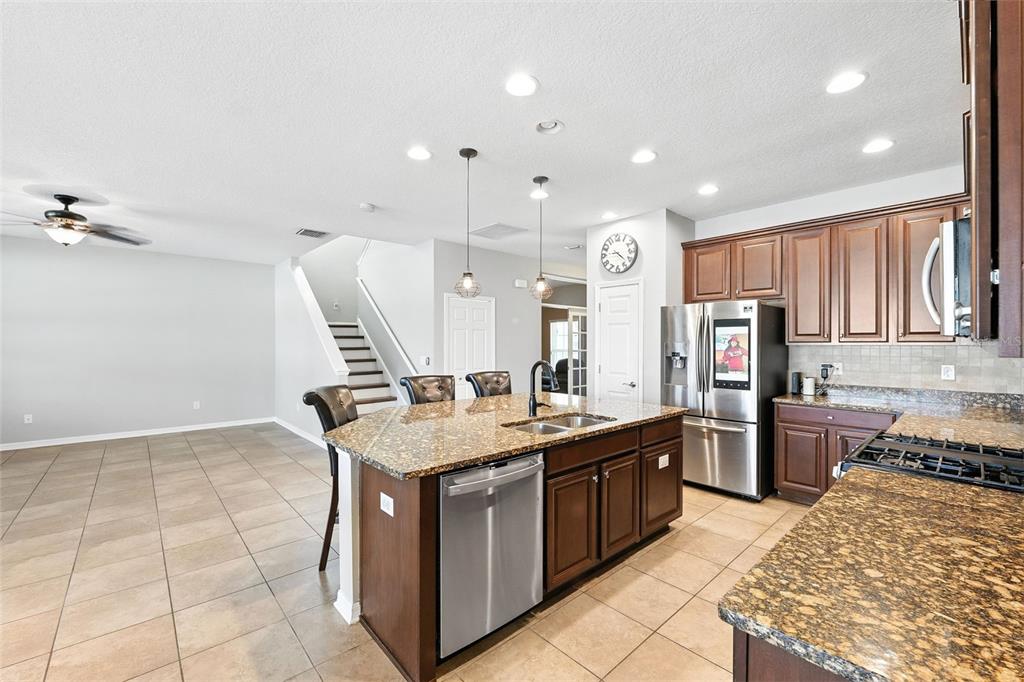 11206 Coventry Grove Circle Lithia, FL 33547 - Photo 9 of 56