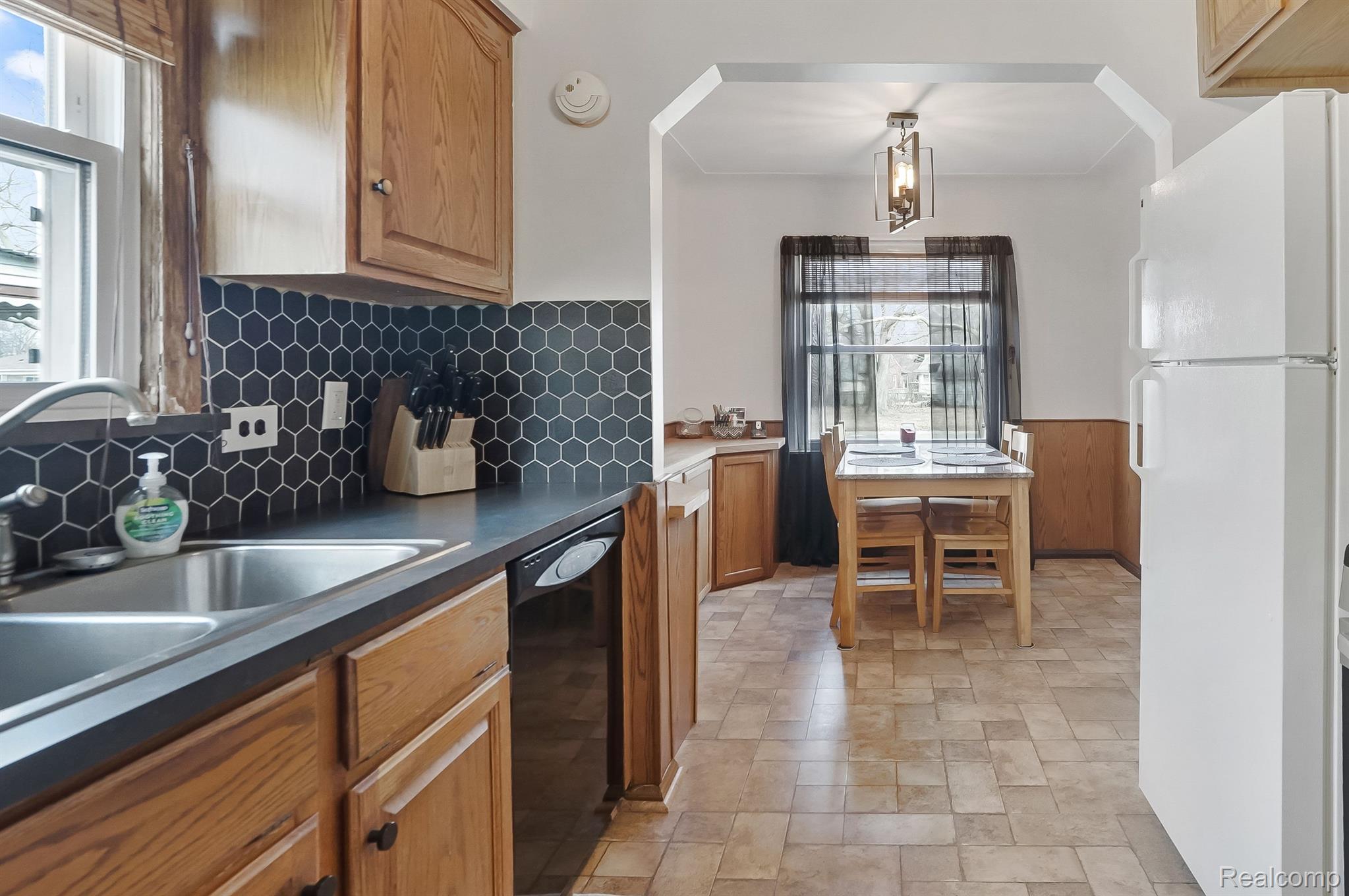 2171 East Eight Mile Road Grosse Pointe, MI 48236 - Photo 10 of 26 Gallery Image 10