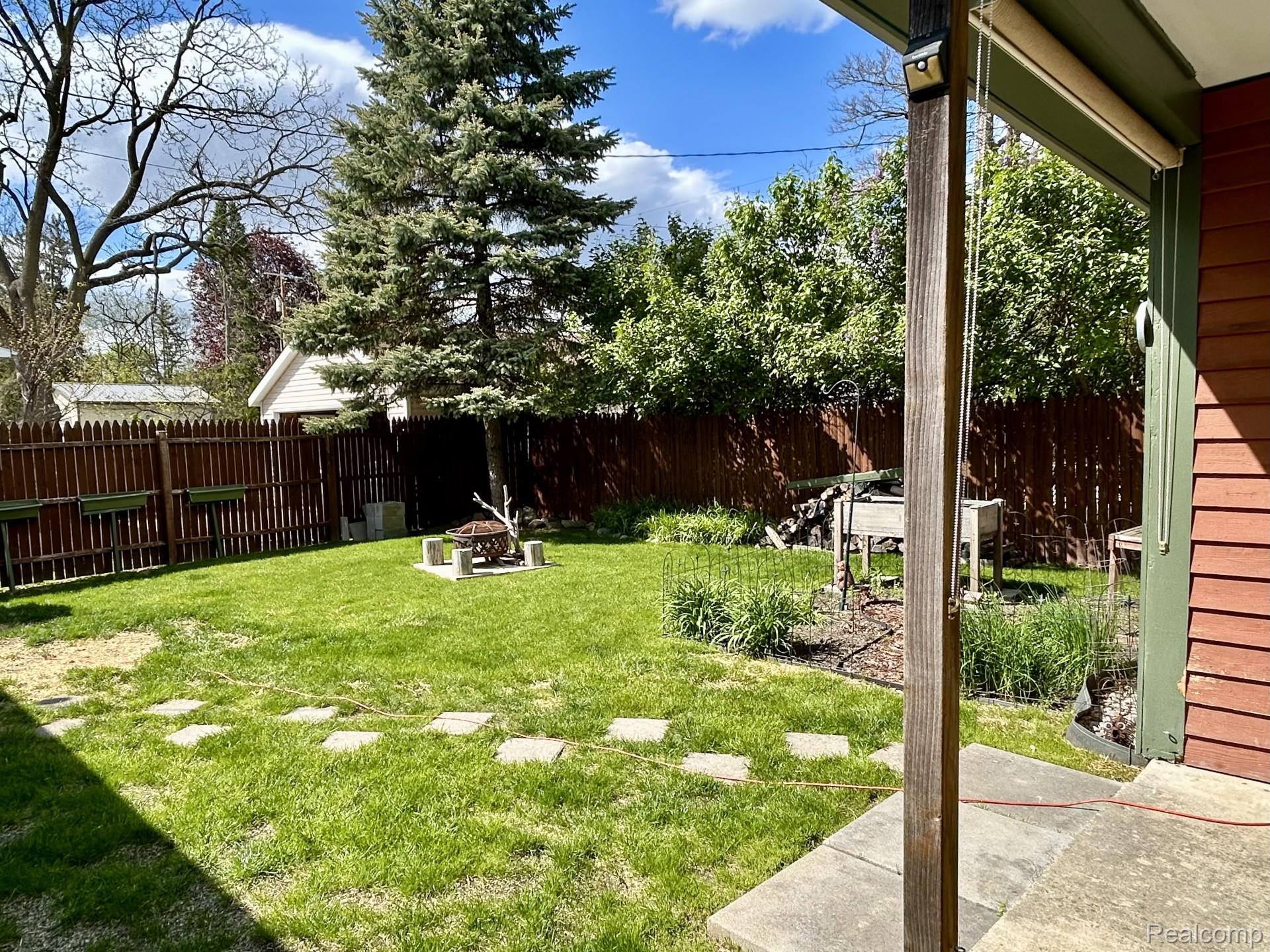 516 Clinton Street West Howell, MI 48843 - Photo 18 of 20 Fenced Yard