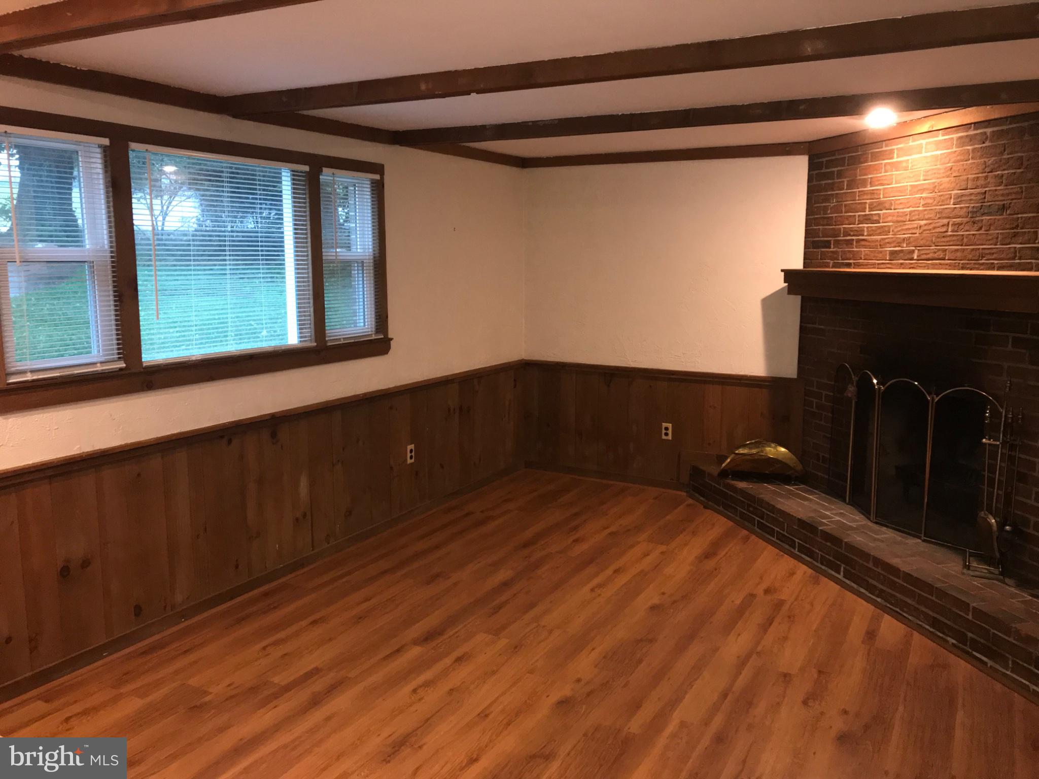 113 Kingsley Road Southwest Vienna, VA 22180 - Photo 25 of 40 Cozy space with rustic charm.