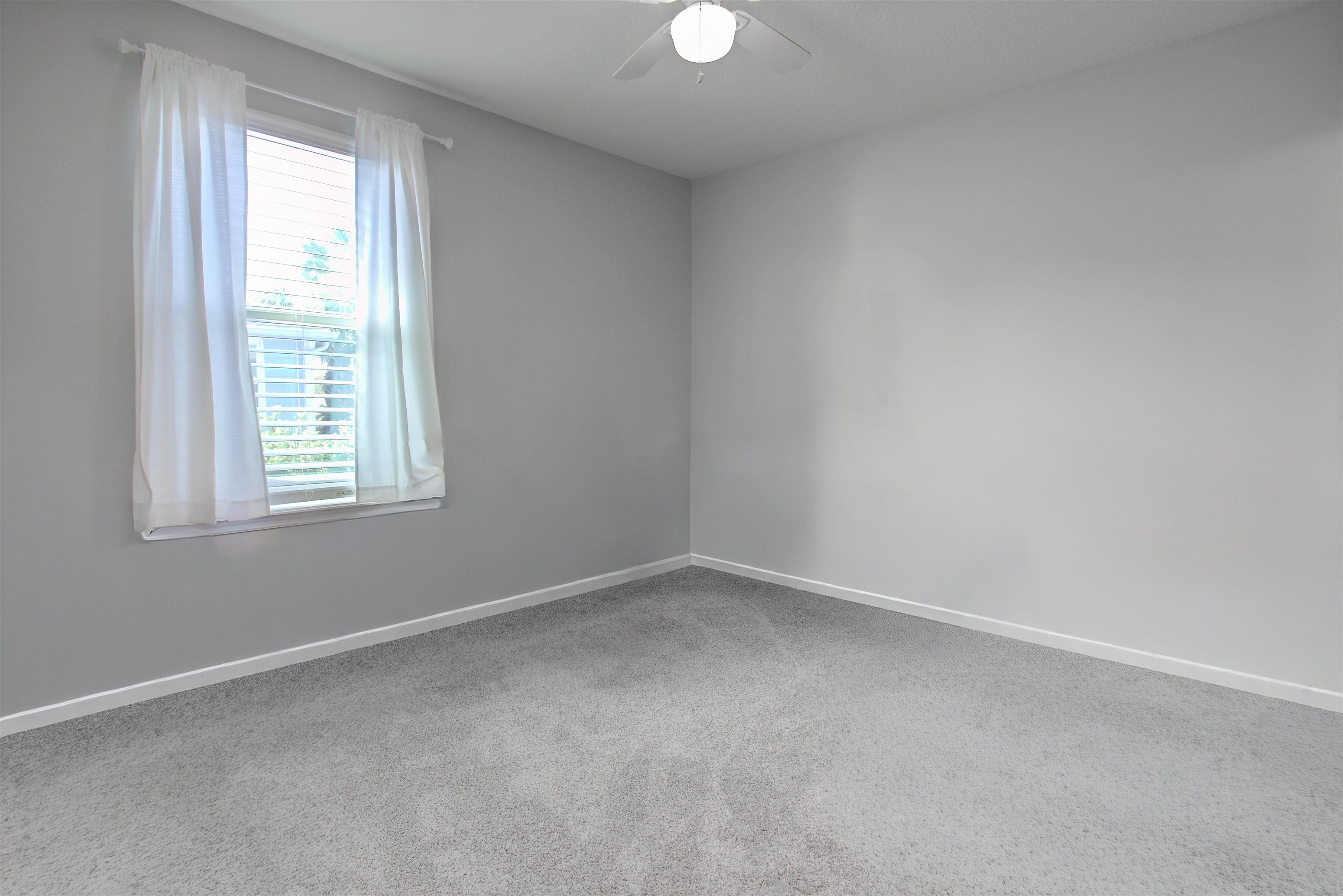 28 Islander Court St. Augustine, FL 32080 - Photo 12 of 23 an empty room with a window