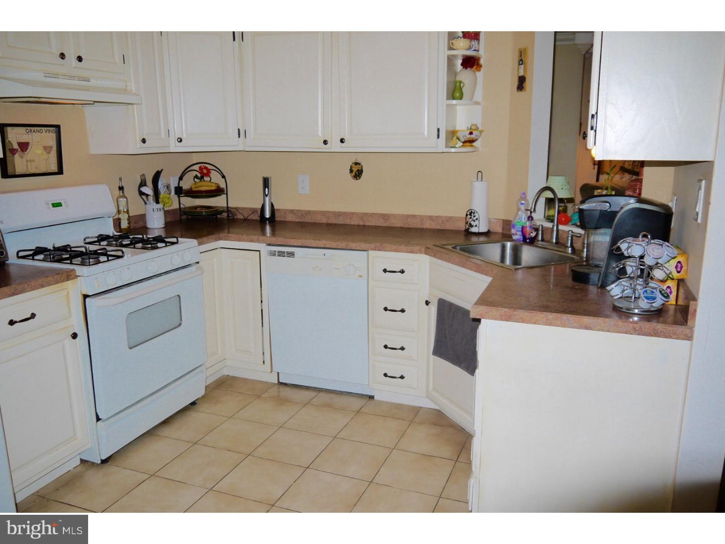 1107 Wharton Road Mount Laurel, NJ 08054 - Photo 3 of 11 Kitchen