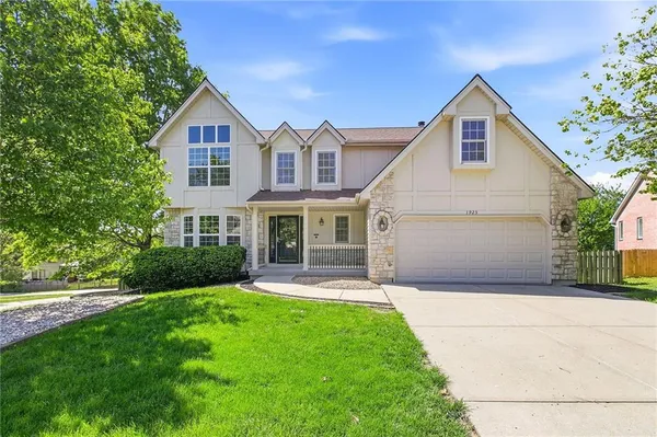 $439,900 | 1925 Meadowlane Street, Kearney, MO 64060