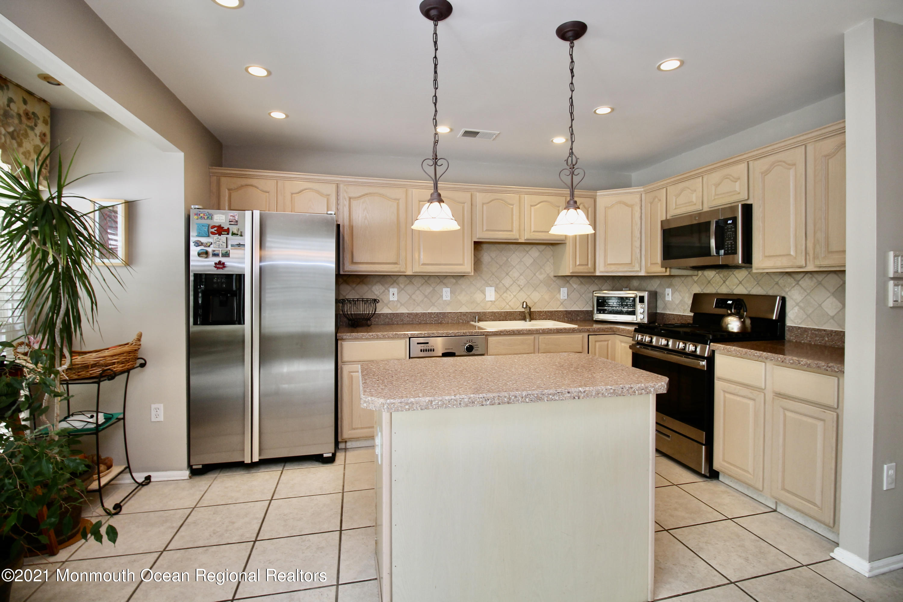 146 Setter Place Freehold, NJ 07728 - Photo 14 of 46 DAD2DF7A-E363-4C48-B5FE-3250D8C8E9F6_1_2