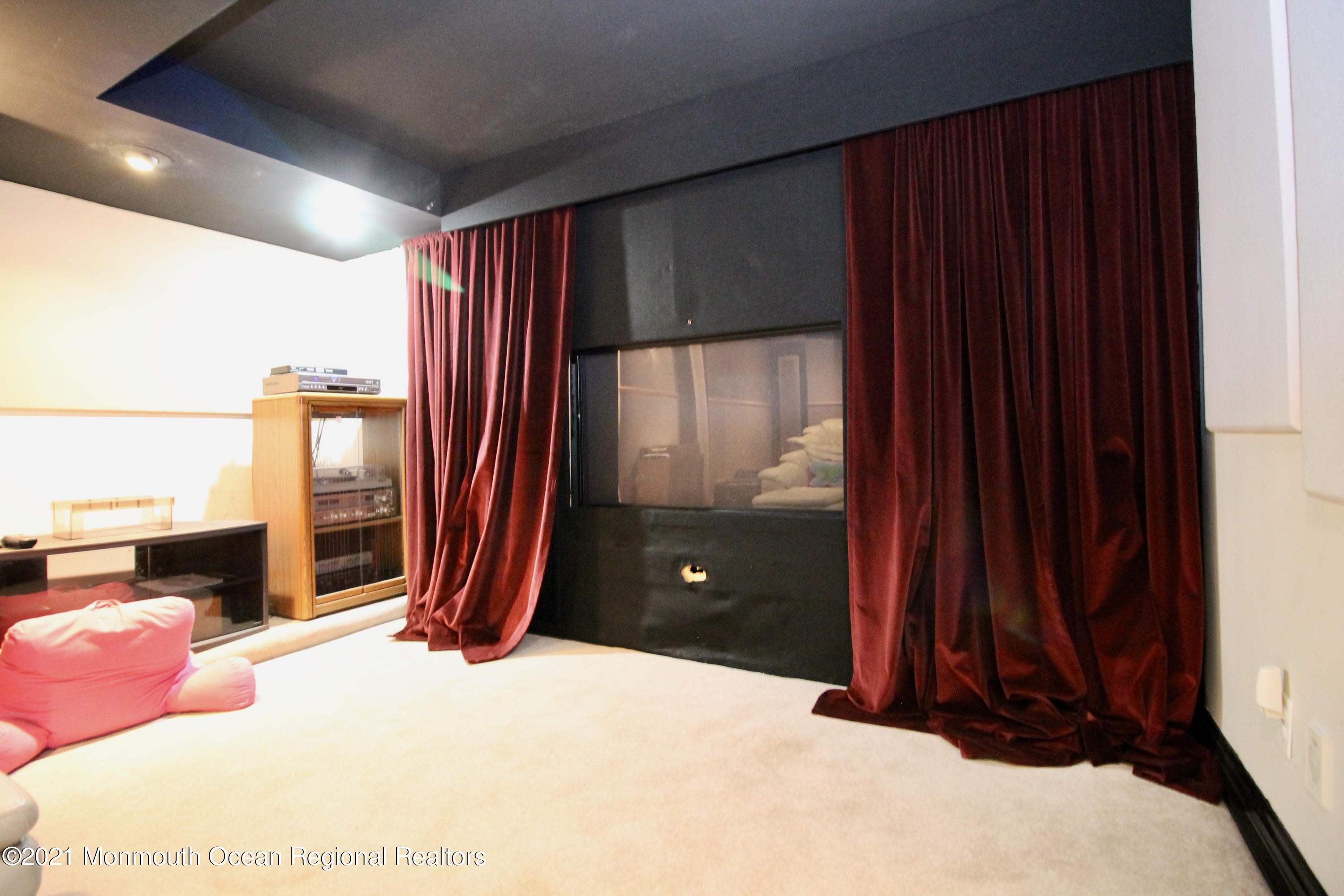 146 Setter Place Freehold, NJ 07728 - Photo 33 of 46 8CD4D8D4-5C19-4AC1-B323-734E4347A413_1_2