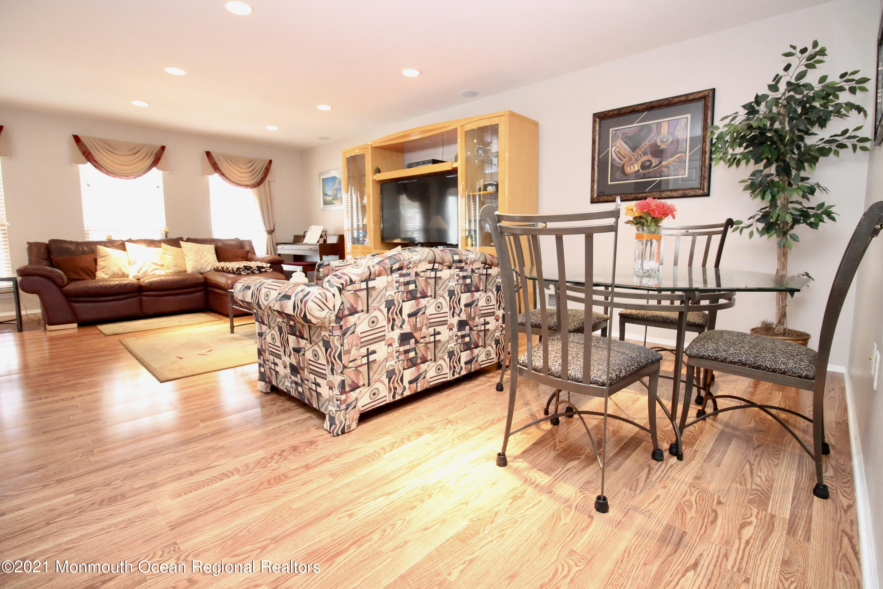 146 Setter Place Freehold, NJ 07728 - Photo 10 of 46 004D9C53-2F4C-4D5C-893C-796E958553A2_1_2