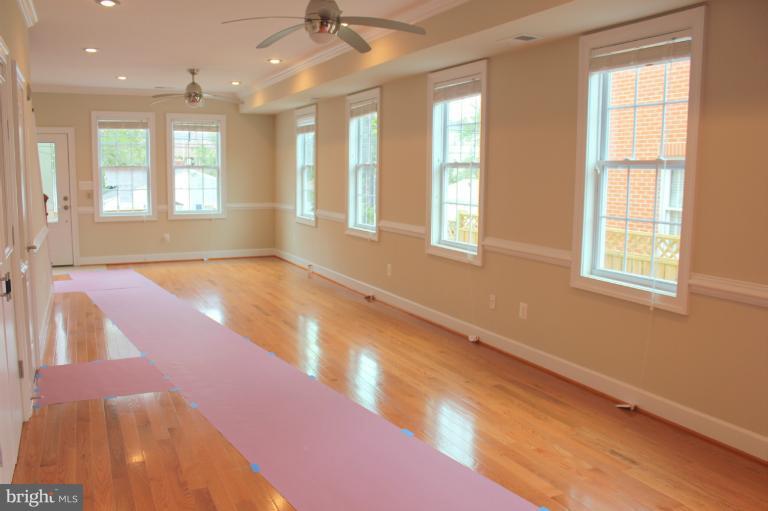 47 East Reed Avenue Alexandria, VA 22305 - Photo 1 of 27 Living Room