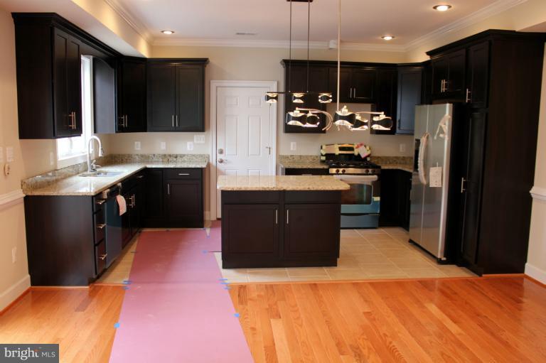 47 East Reed Avenue Alexandria, VA 22305 - Photo 22 of 27 Kitchen