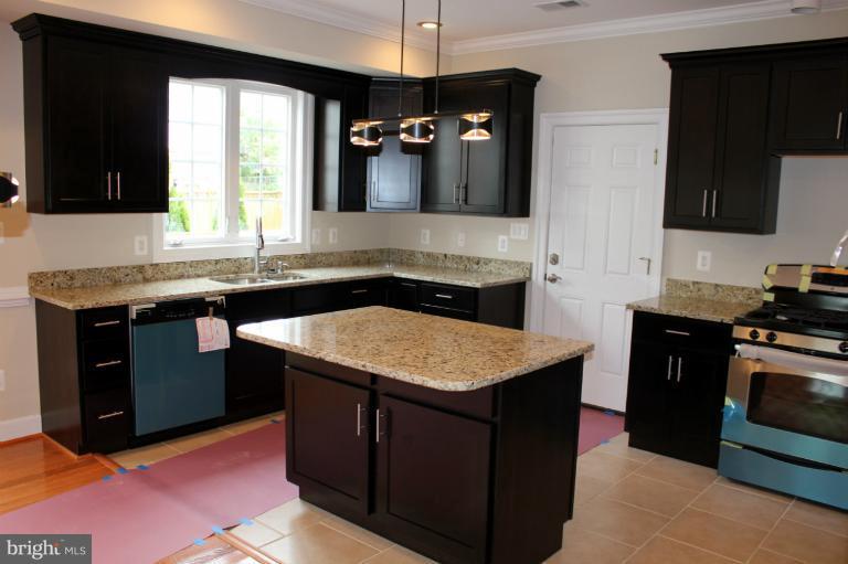 47 East Reed Avenue Alexandria, VA 22305 - Photo 8 of 27 Kitchen