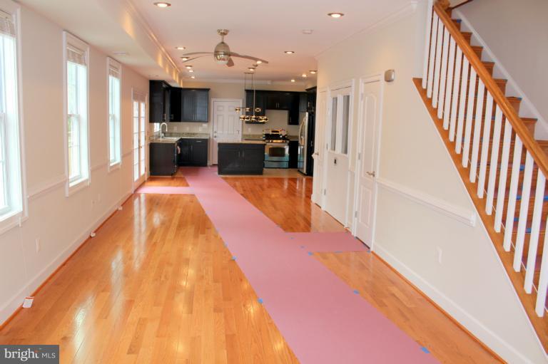47 East Reed Avenue Alexandria, VA 22305 - Photo 10 of 27 Living Room