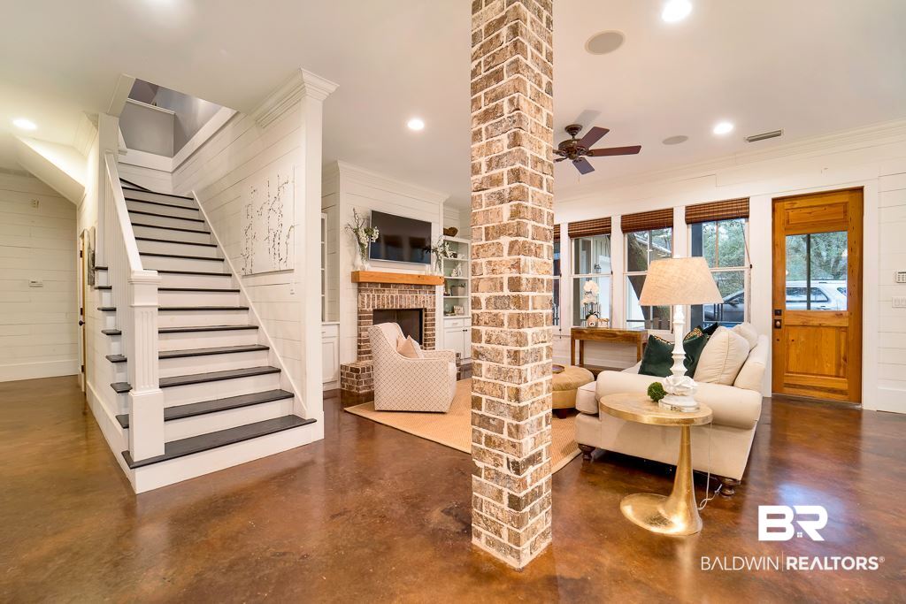 14101 Oak Street Magnolia Springs, AL 36555 - Photo 8 of 31 Den/staircase