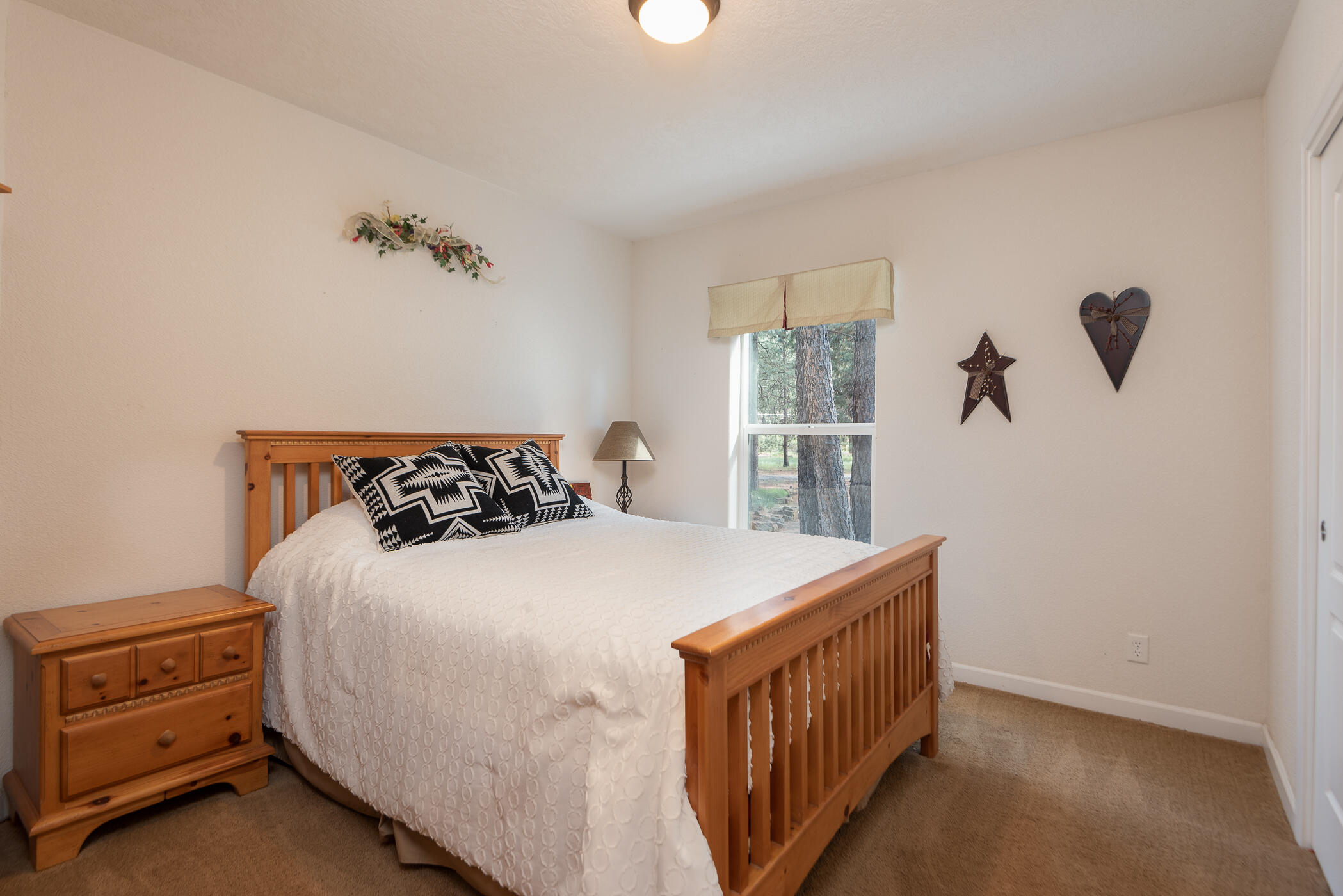 60055 Hopi Road Bend, OR 97702 - Photo 22 of 37 a bedroom with a bed and a window