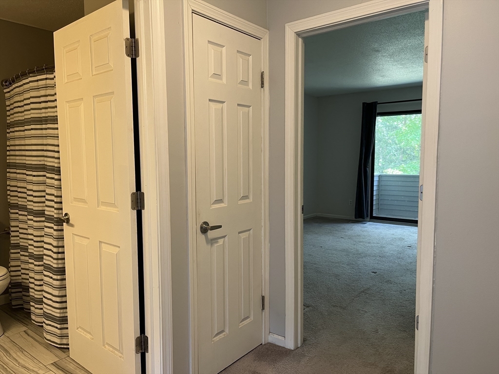 555 Russell Road, Unit D18 Westfield, MA 01085 - Photo 11 of 20 Gallery Image 11