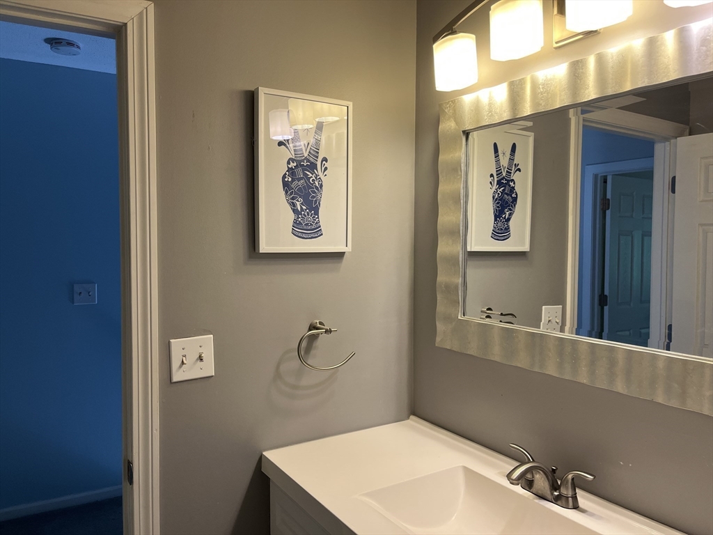 555 Russell Road, Unit D18 Westfield, MA 01085 - Photo 13 of 20 Gallery Image 13