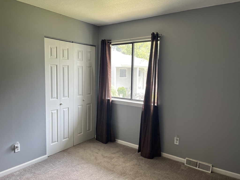 555 Russell Road, Unit D18 Westfield, MA 01085 - Photo 14 of 20 Gallery Image 14