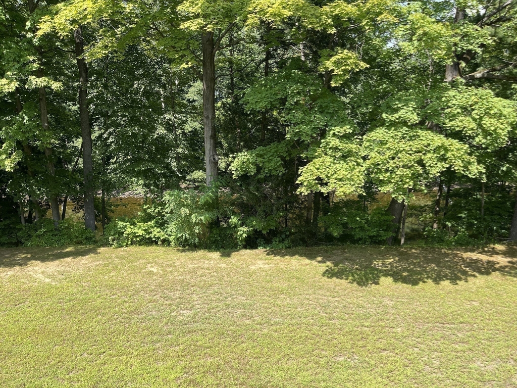 555 Russell Road, Unit D18 Westfield, MA 01085 - Photo 18 of 20 Gallery Image 18
