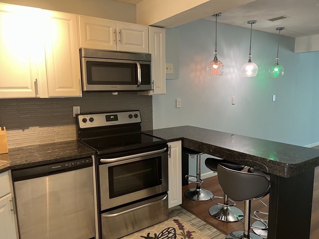 555 Russell Road, Unit D18 Westfield, MA 01085 - Photo 3 of 20 Gallery Image 3
