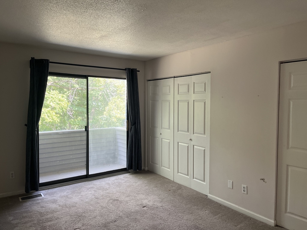 555 Russell Road, Unit D18 Westfield, MA 01085 - Photo 9 of 20 Gallery Image 9