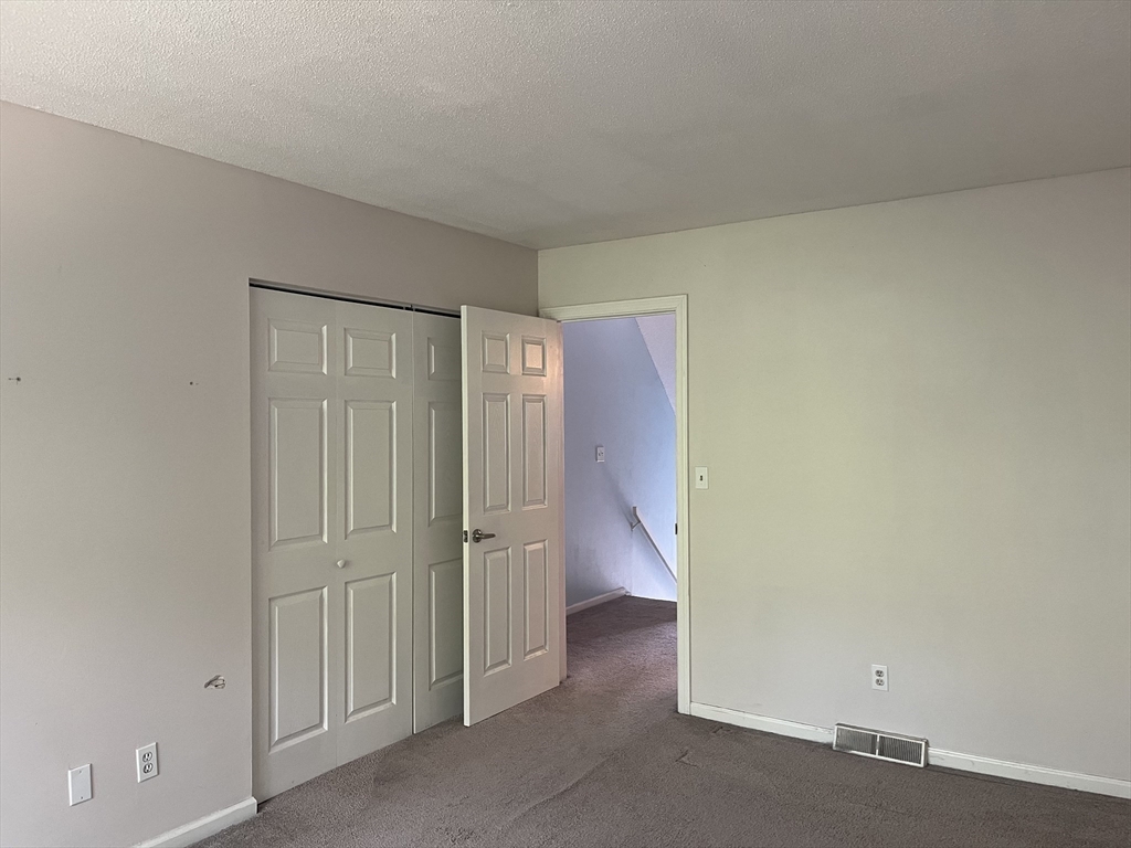 555 Russell Road, Unit D18 Westfield, MA 01085 - Photo 10 of 20 Gallery Image 10