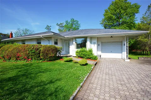$1,195,000 | 11 Hazelwood Drive, Jericho, NY 11753