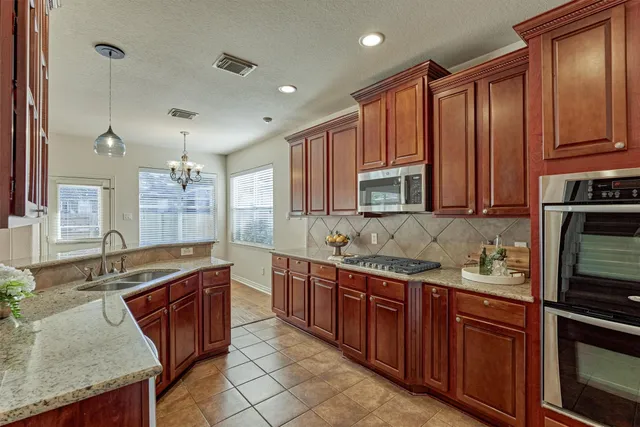 $635,000 | 66 West Frontera Circle, The Woodlands, TX 77382