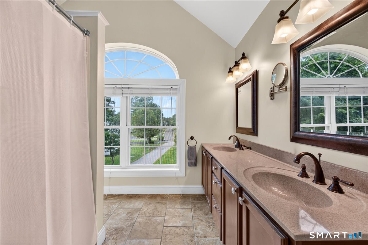 15 R Lee Road Waterford, CT 06385 - Photo 32 of 40 Gallery Image 32