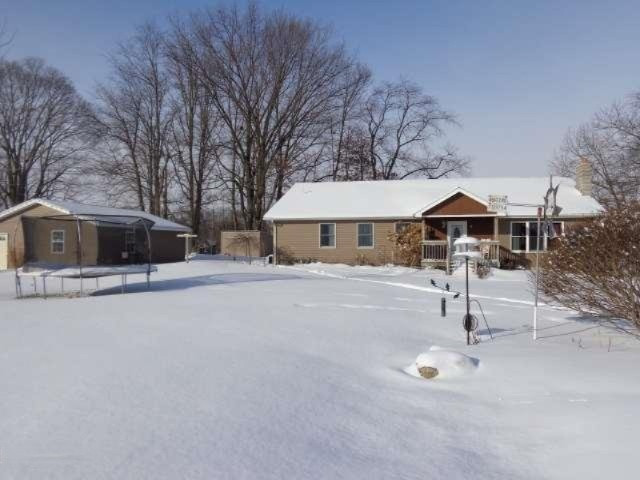 33260 Rohlfs Lane Niles, MI 49120 - Photo 2 of 36 front of house & garage