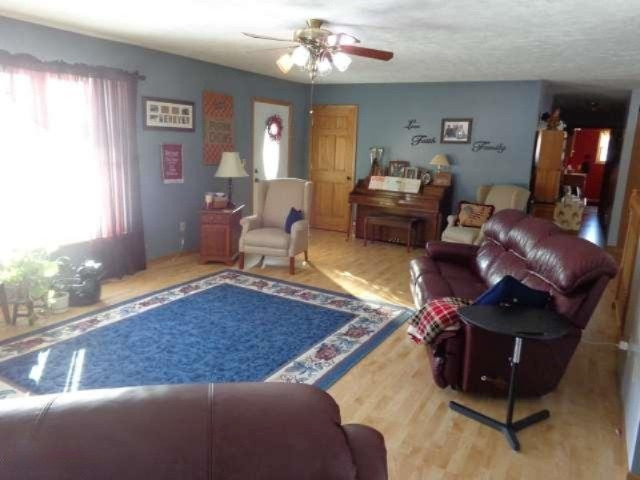 33260 Rohlfs Lane Niles, MI 49120 - Photo 5 of 36 view one end of the living room