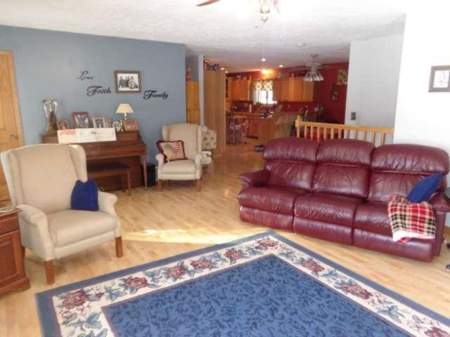 33260 Rohlfs Lane Niles, MI 49120 - Photo 6 of 36 part of living room