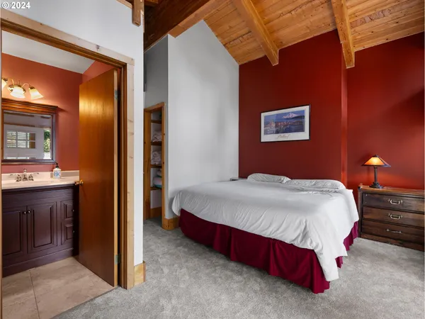 $1,050,000 | 88940 East Round Mountain Loop Road, Government Camp, OR 97028