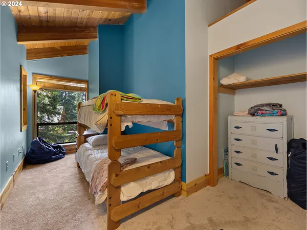 $1,050,000 | 88940 East Round Mountain Loop Road, Government Camp, OR 97028